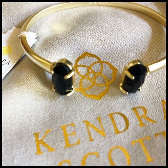 Kendra Scott Edie Cuff in Brushed Gold & Onyx. - Picture 3 of 6